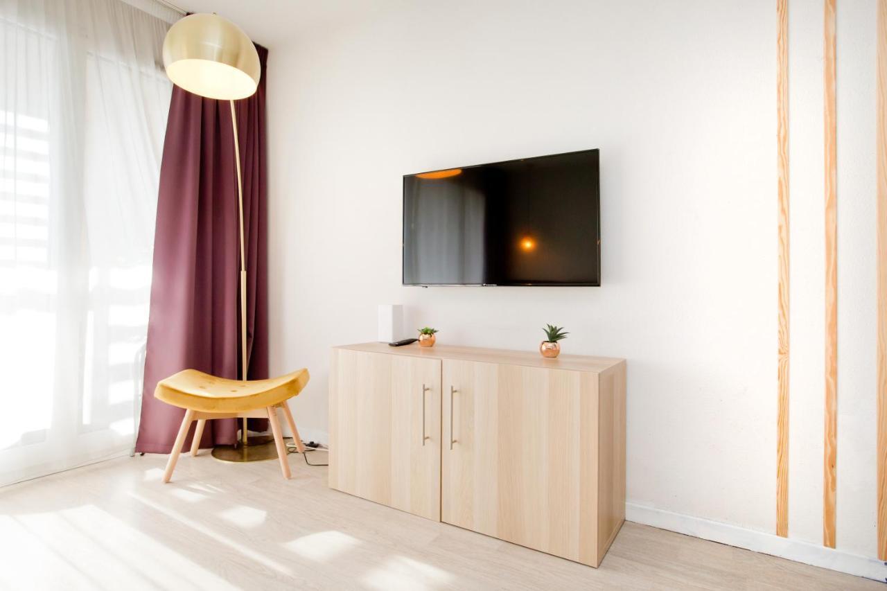 Grand Studio Avec Climatisation, Balcon Proche Gare Centre Ville Лурд Екстериор снимка